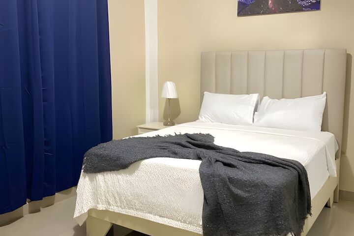 Room 18 of 28