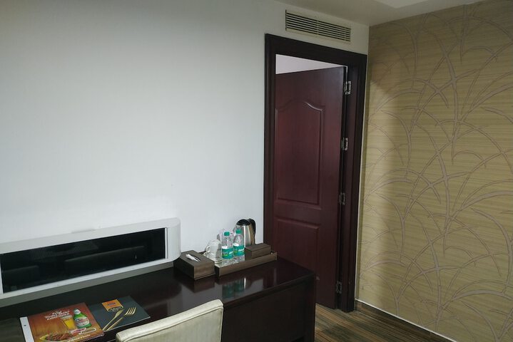 Room 26 of 82