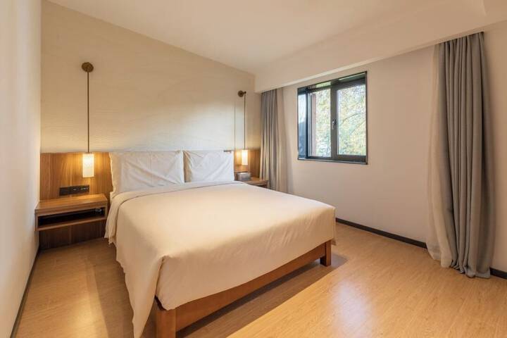 Room 2 of 32