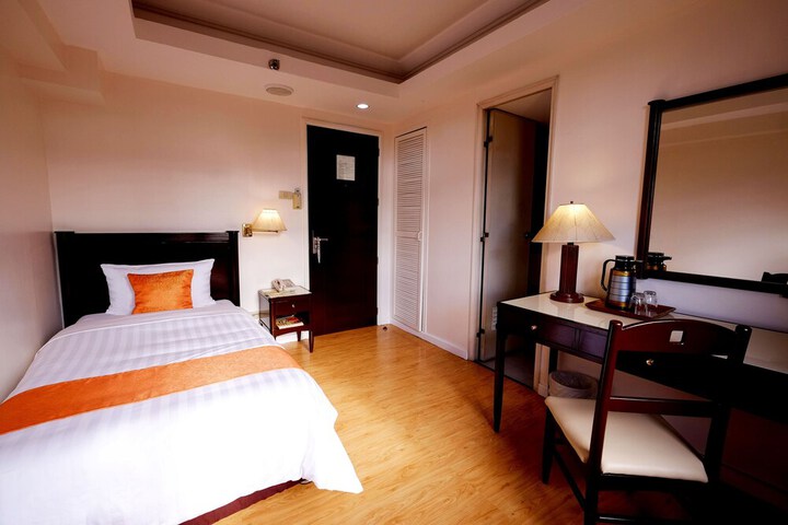 Room 16 of 77
