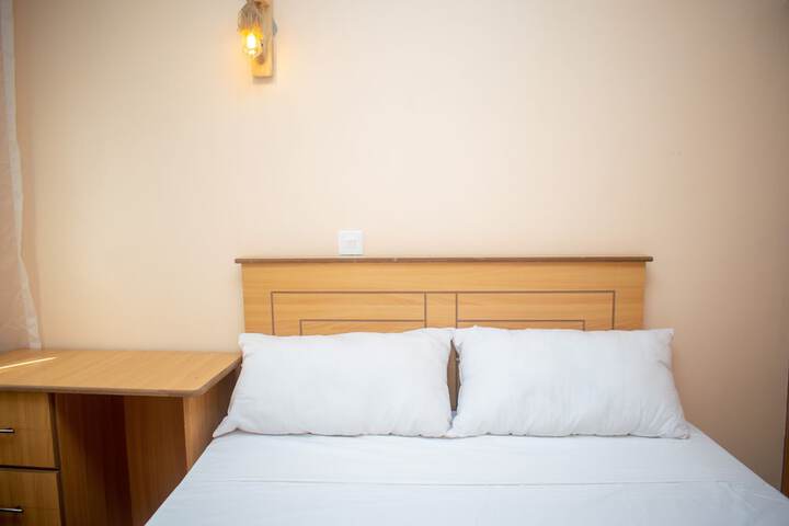 Room 4 of 6