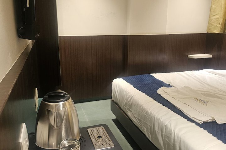 Room 11 of 30
