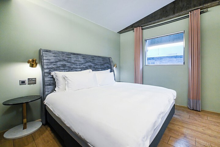 Room 55 of 141