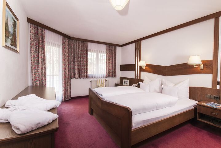 Room 3 of 38