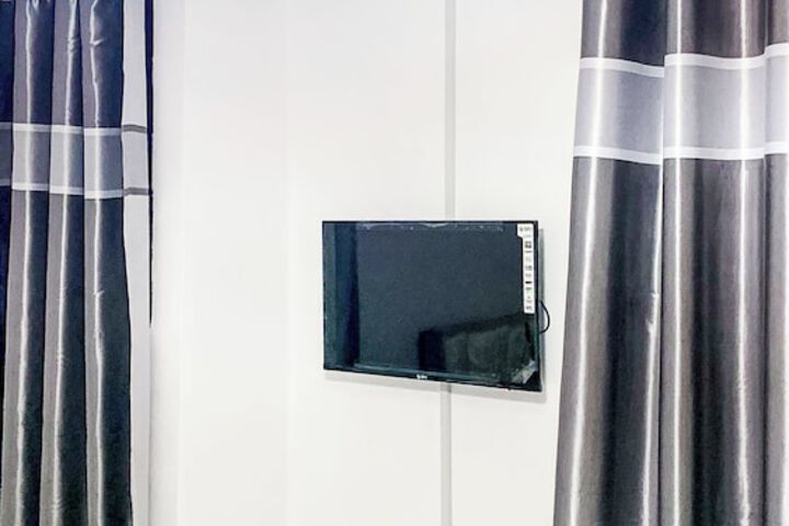 Room 8 of 28