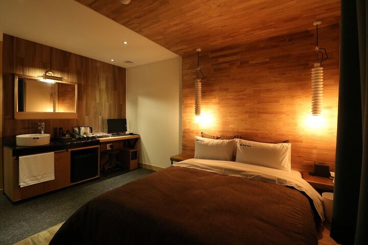 Room 10 of 29