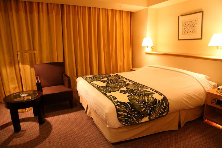 Room 4 of 33