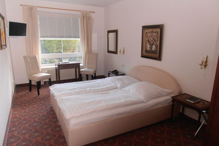 Room 5 of 13