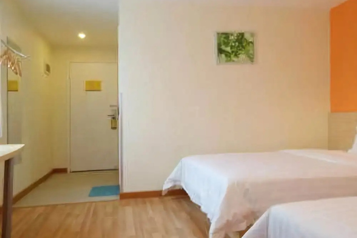 Room 4 of 6