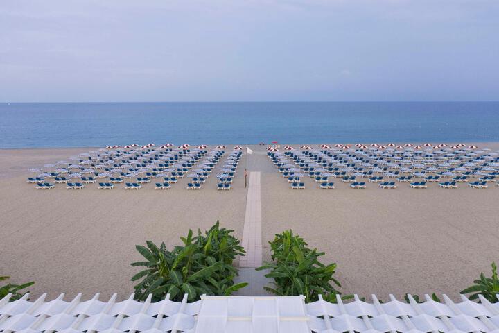 Beach 19 of 78