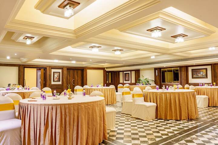 Ballroom/Hall 87 of 123