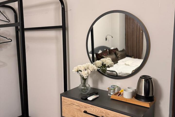 Room 4 of 25
