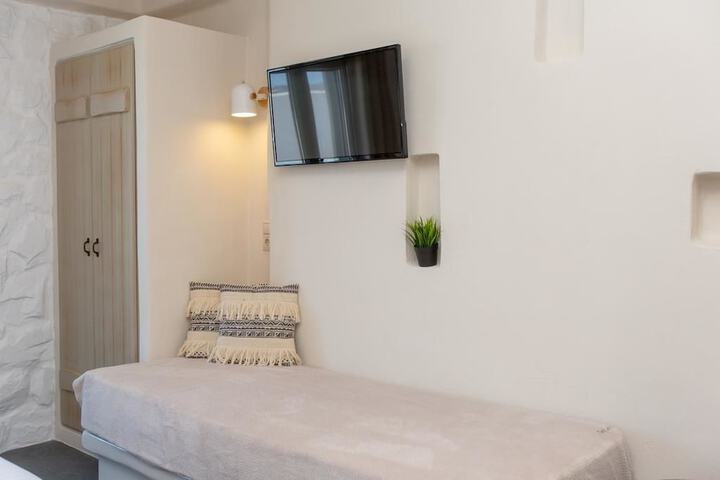 Room 16 of 27