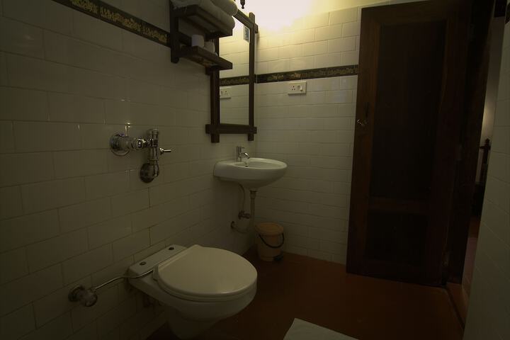 Room 16 of 35