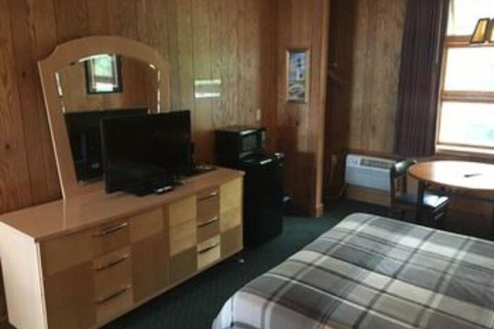 Room 6 of 16