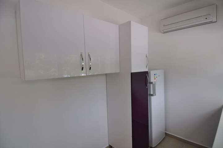 Room 10 of 94