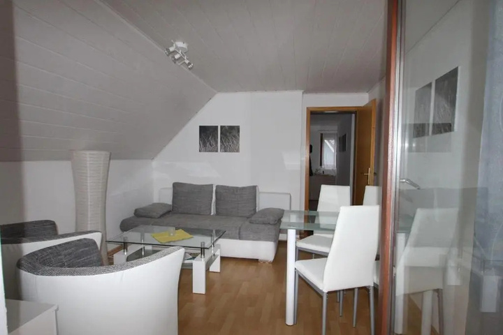 Room 5 of 10