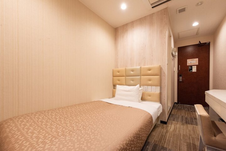 Room 9 of 38
