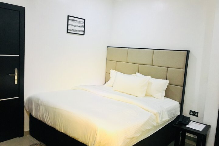 Room 11 of 23