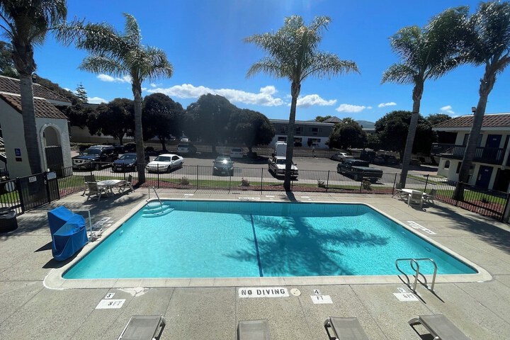 Pool 32 of 35