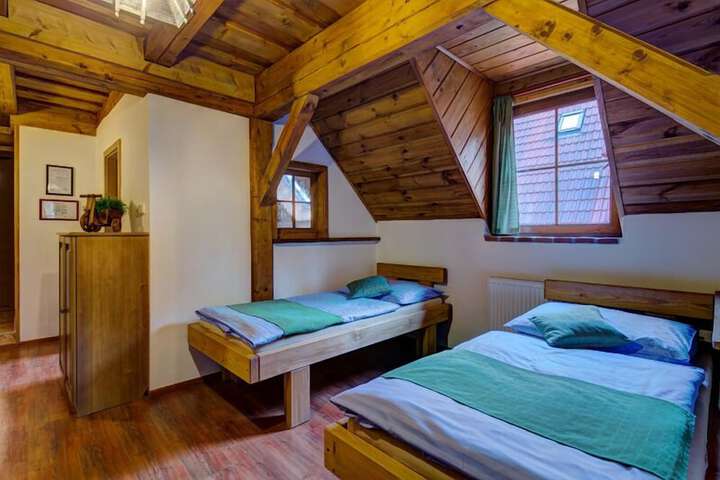 Room 16 of 60