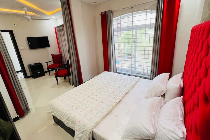 Room 2 of 24