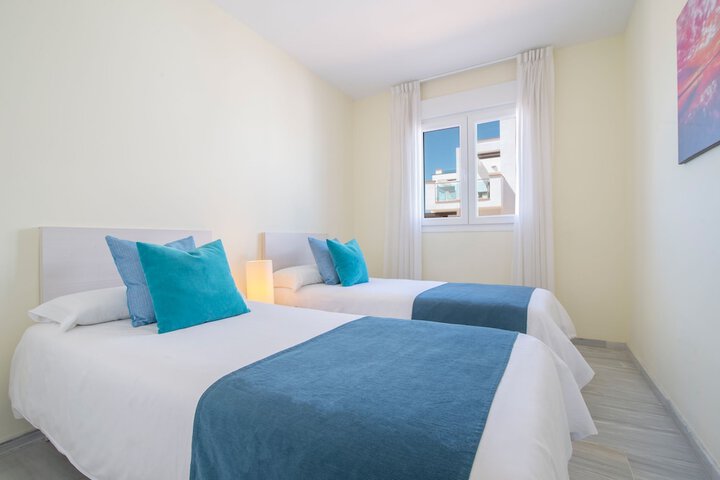 Room 3 of 27