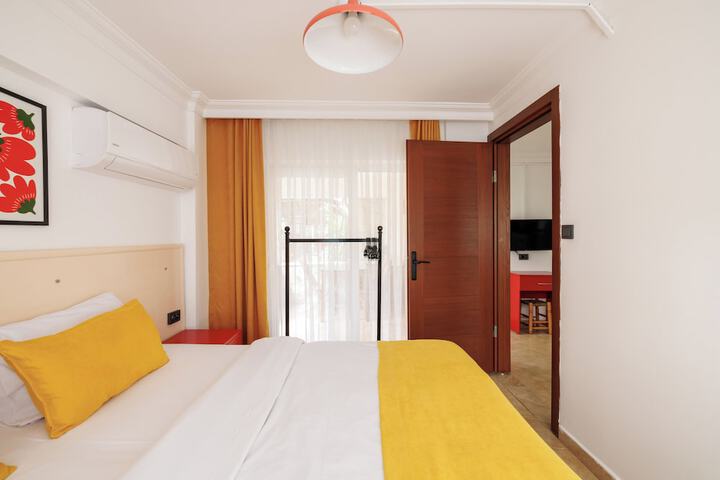 Room 25 of 82