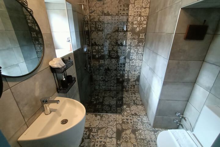 Room 46 of 85