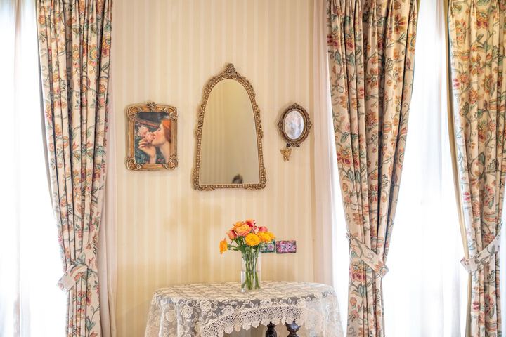 Room 70 of 177