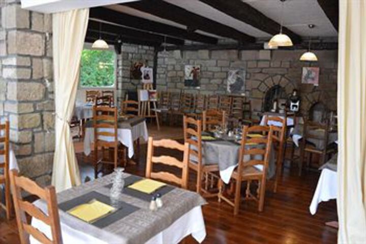 Dining 19 of 28