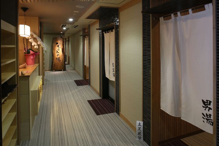 Ballroom/Hall 96 of 104