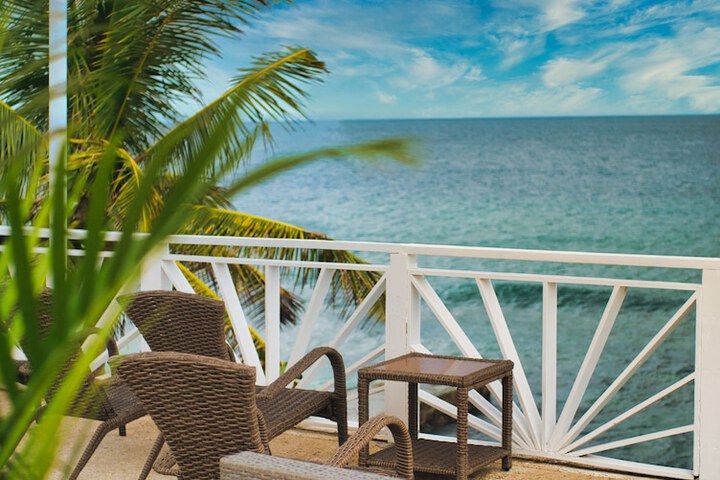 Sundeck 43 of 60