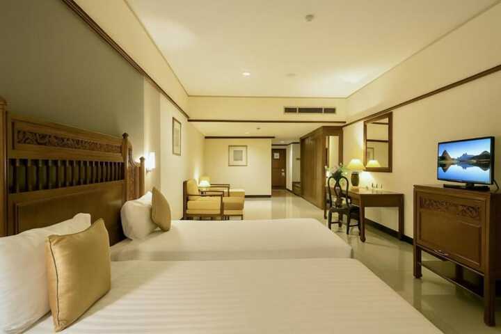 Room 15 of 42