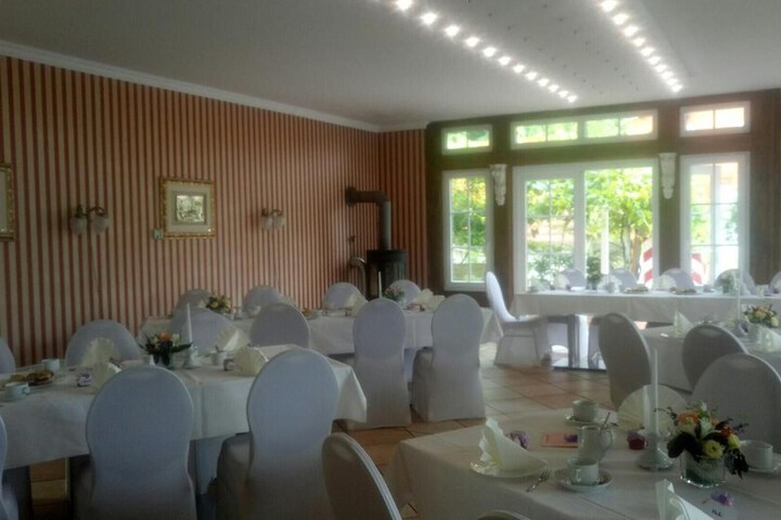 Dining 38 of 64