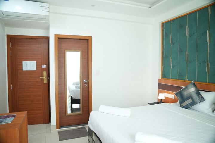 Room 12 of 22