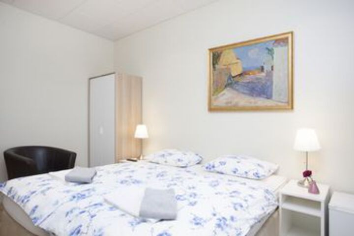 Room 42 of 94