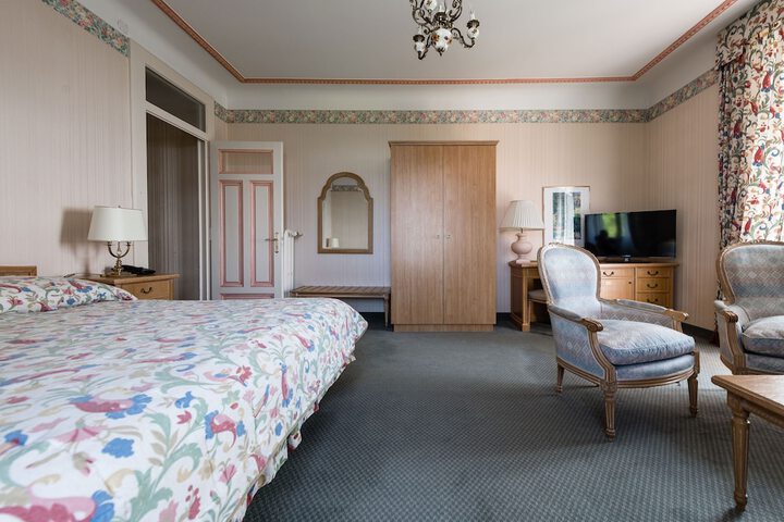 Room 35 of 83