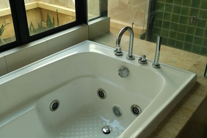 Hot Tub 30 of 56