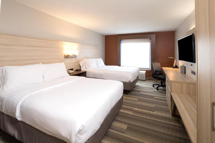 2 Queen Beds (3 of 13)