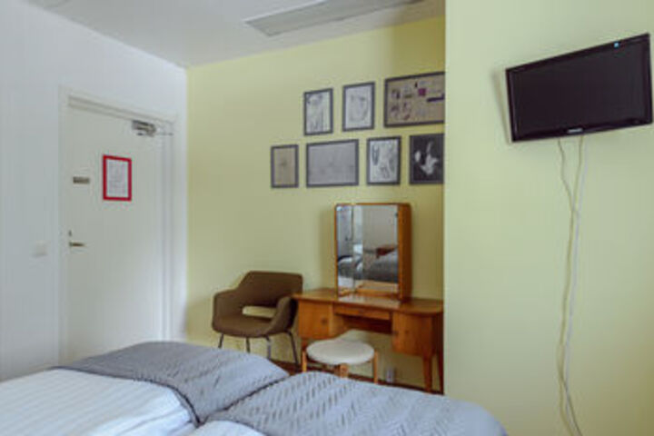 Room 33 of 75