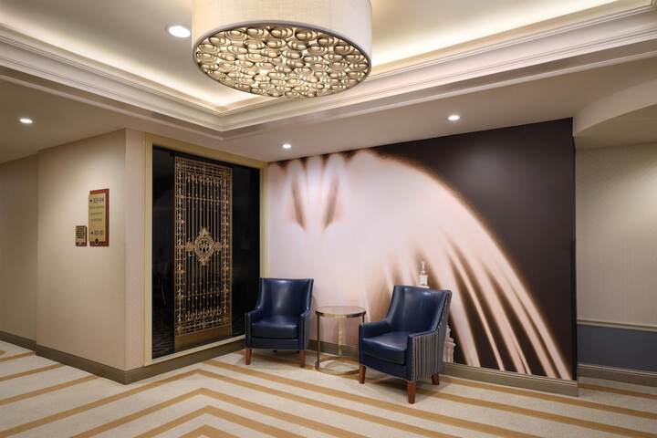 Entrance & Lobby