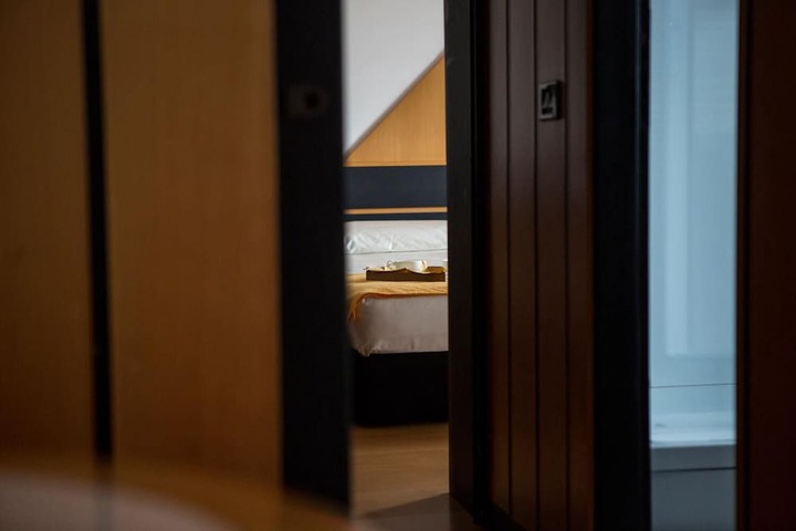 Room 5 of 31