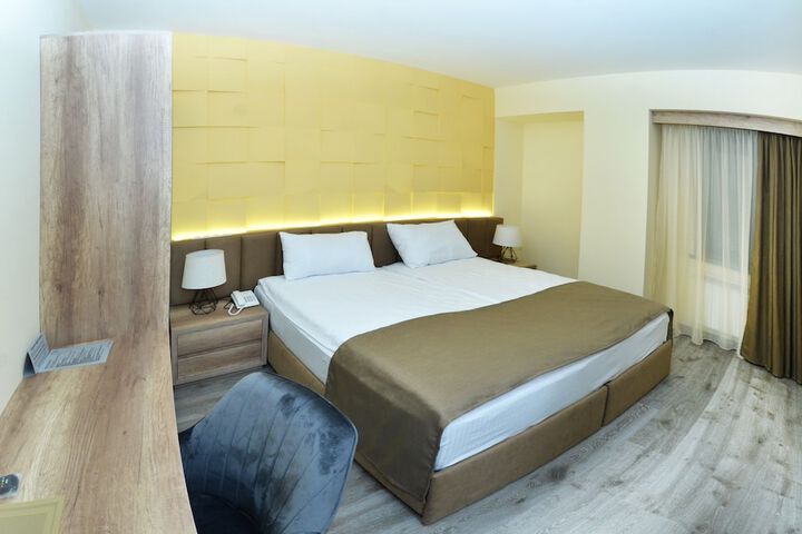 Room 4 of 14