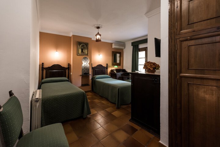 Room 14 of 165