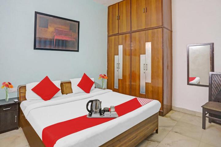 Hotel O Premium Stay Near Dlf Avenue Saket