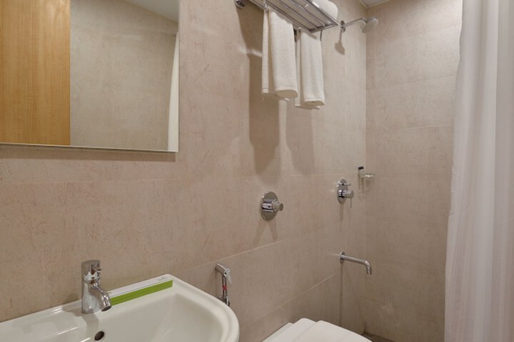 Room 13 of 21
