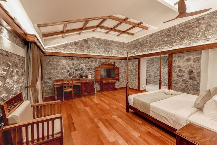 Room 25 of 81