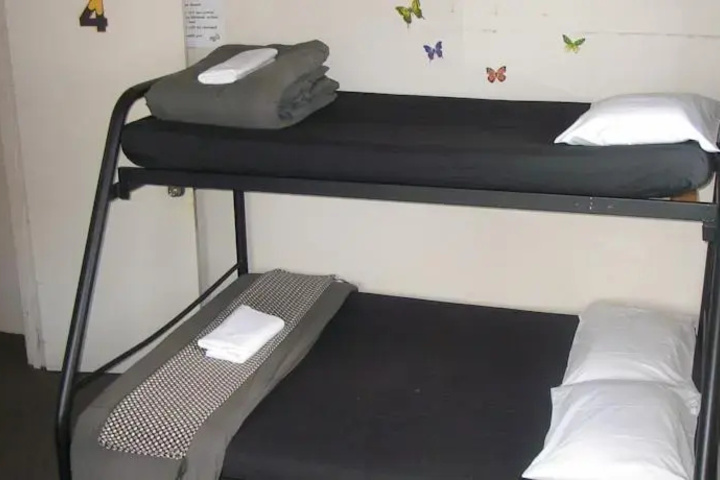 Room 6 of 9