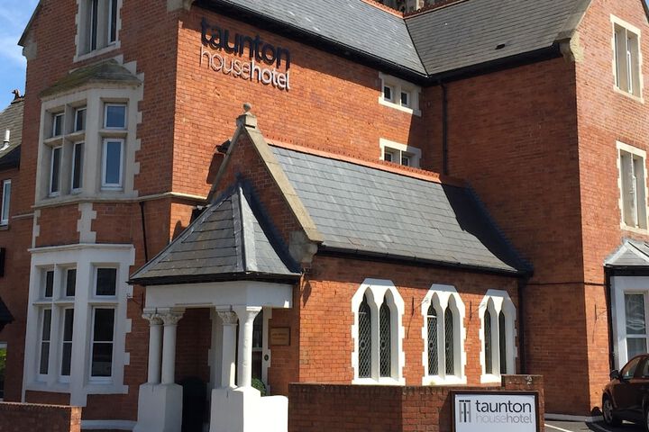 Taunton House Hotel